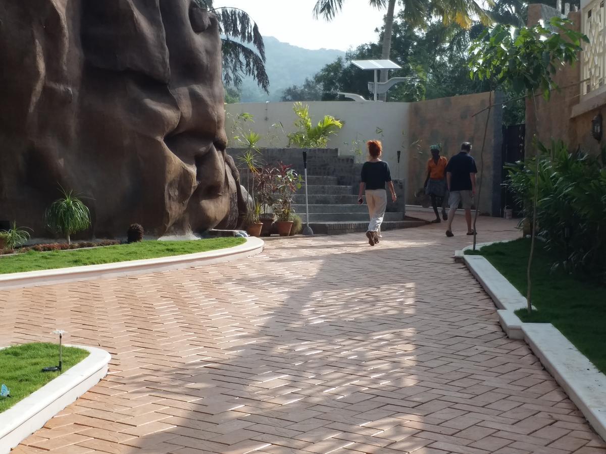 Mount Retreat Resorts - มทุราย ภายนอก รูปภาพ