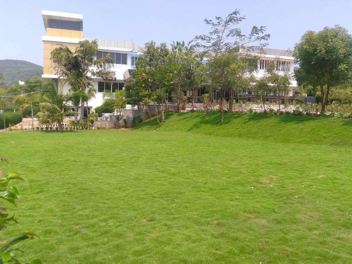 Mount Retreat Resorts - มทุราย ภายนอก รูปภาพ